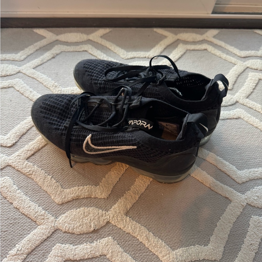 Nike Air VaporMax Flyknit Black Women's
Running Shoes 8 1/2